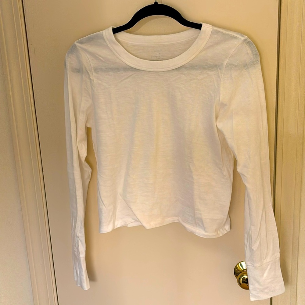Aerie. NWT. Cropped long sleeve white top.